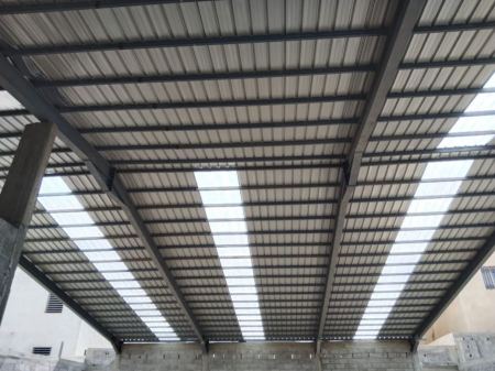 بناء هناجر ومستودعات وملاحق بالساندويتش بانل في جدة 