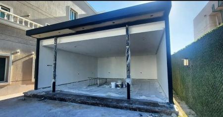 بناء مجلس خارجي مودرن بالحوش – تصميم أنيق يضيف قيمة وجمالًا للمنازل